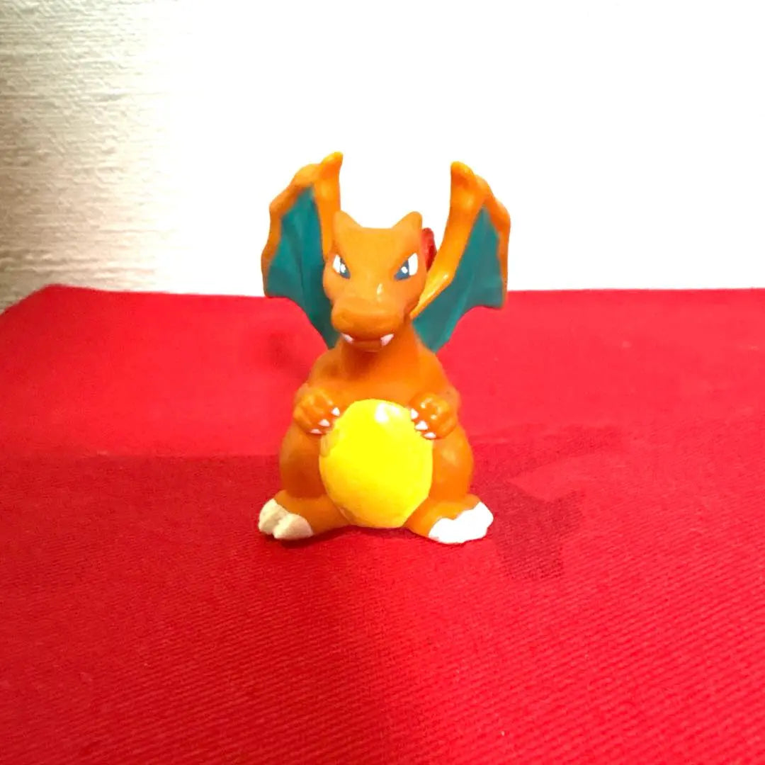 Figura de Charizard Pokémon SHF Talla de hueso real Objetos de la época Pokémon Fuego