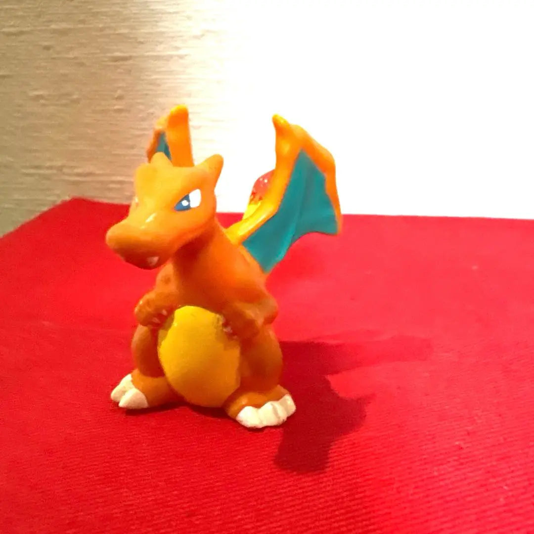 Figura de Charizard Pokémon SHF Talla de hueso real Objetos de la época Pokémon Fuego