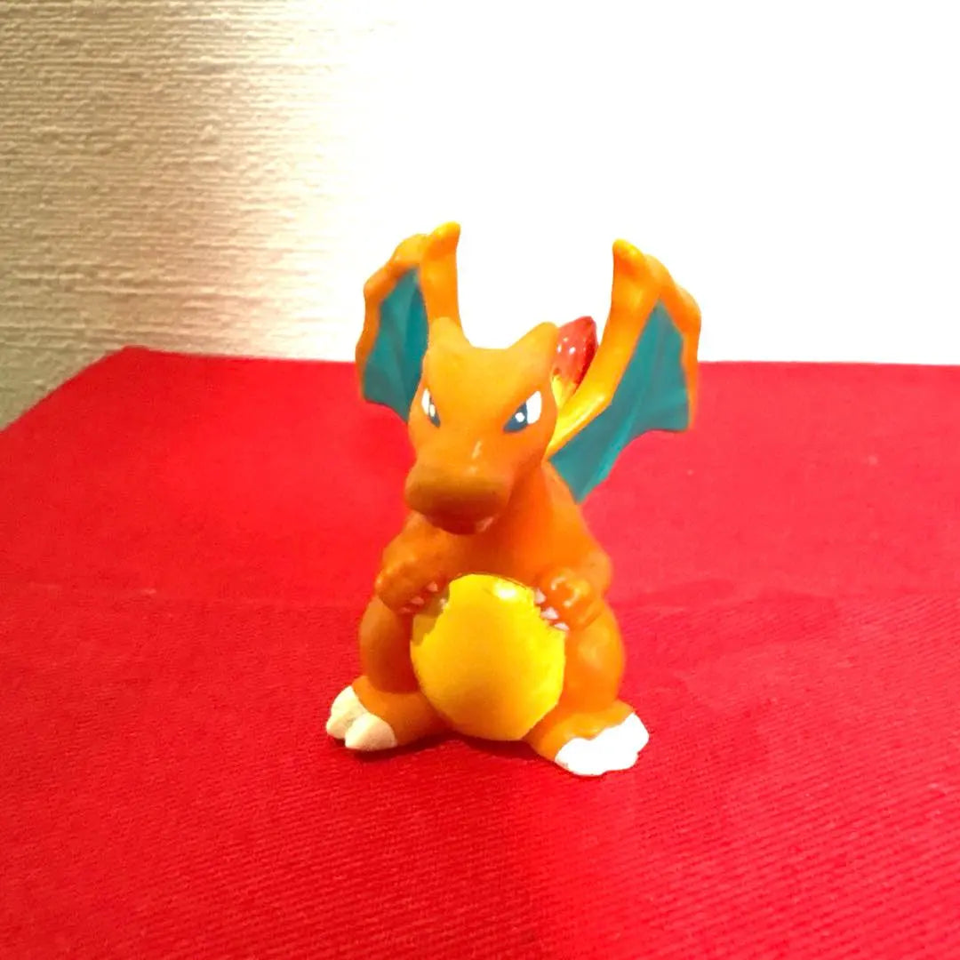 Figura de Charizard Pokémon SHF Talla de hueso real Objetos de la época Pokémon Fuego