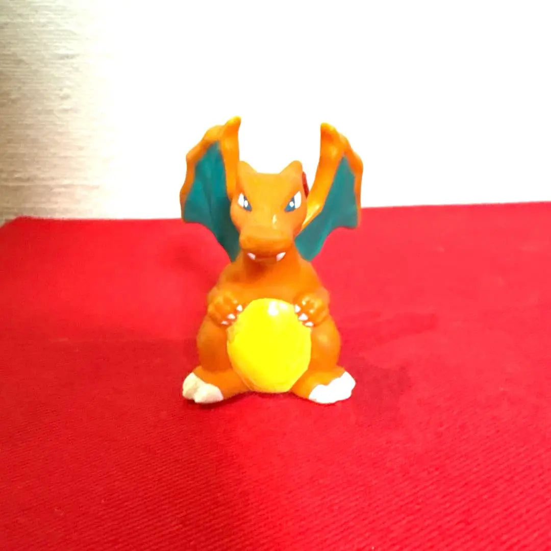 Figura de Charizard Pokémon SHF Talla de hueso real Objetos de la época Pokémon Fuego