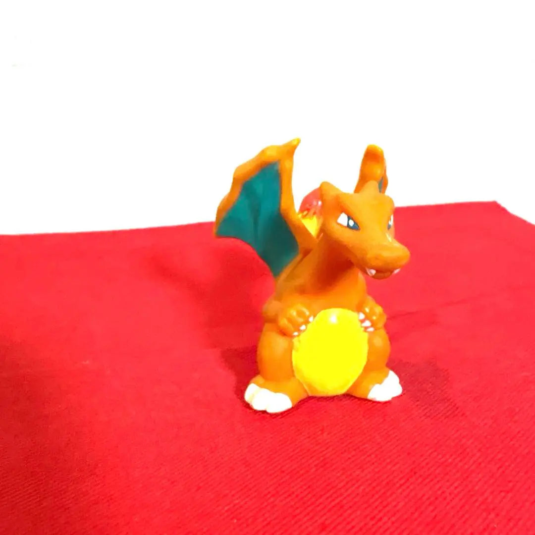 Figura de Charizard Pokémon SHF Talla de hueso real Objetos de la época Pokémon Fuego