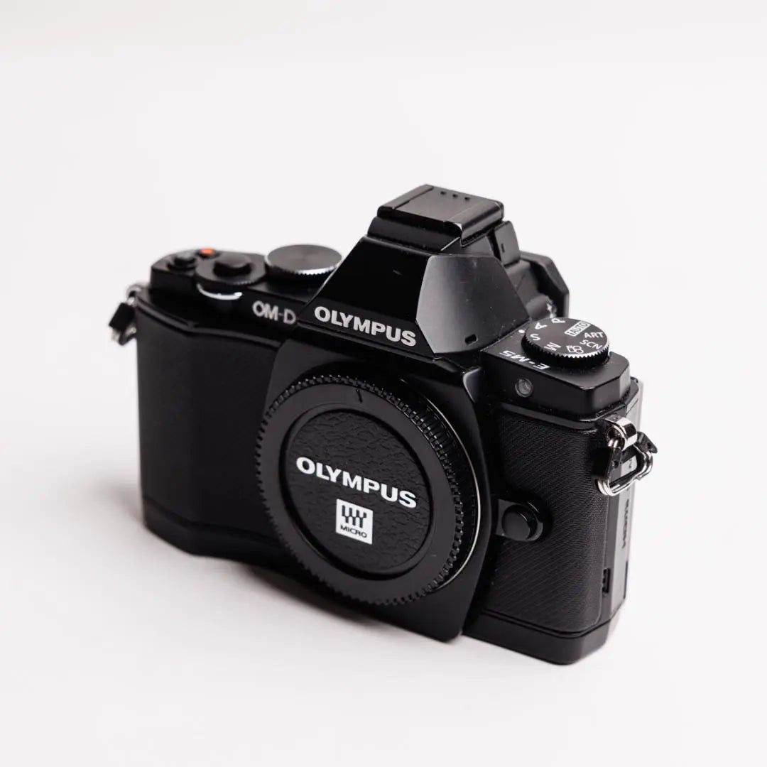 OLYMPUS OM-D E-M5 with original box Camera grip HLD-6G