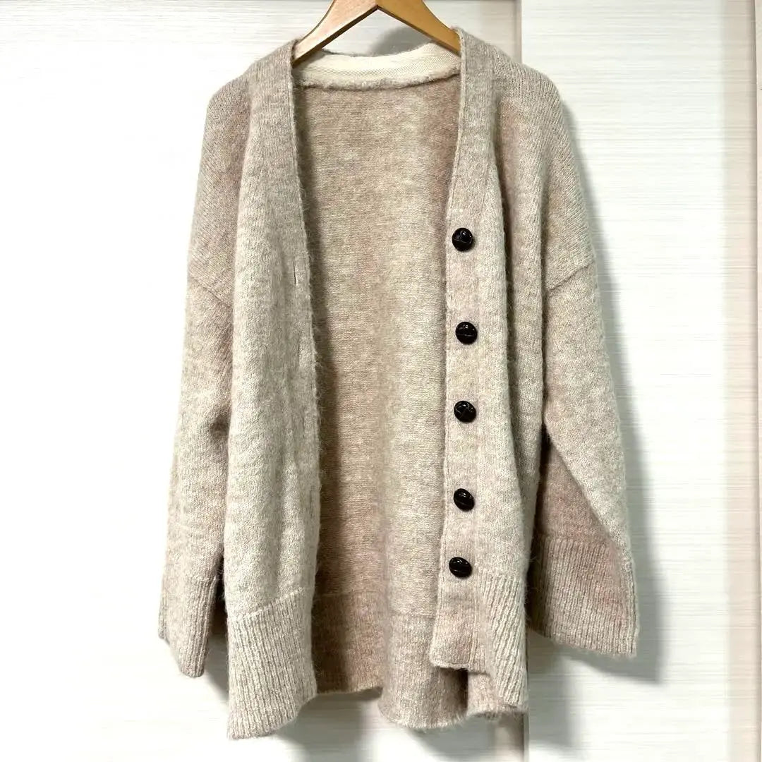 Less than half price ❣️ New one of them ✨ Sealed ✨ Sold out ❣️ Alpacanit Cardigan Beige | 半額以下❣️新品✨シールームリン✨完売❣️アルパカニットカーディガン　ベージュ