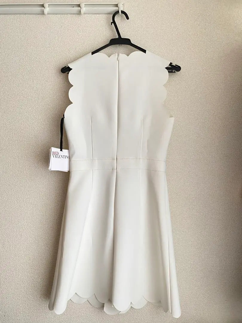 Vestido mini de crepé con etiqueta de Valentino