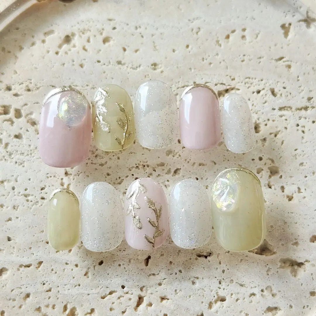 [Completed product] Nail tip, mirror leaf, dull green, pink, moist nails