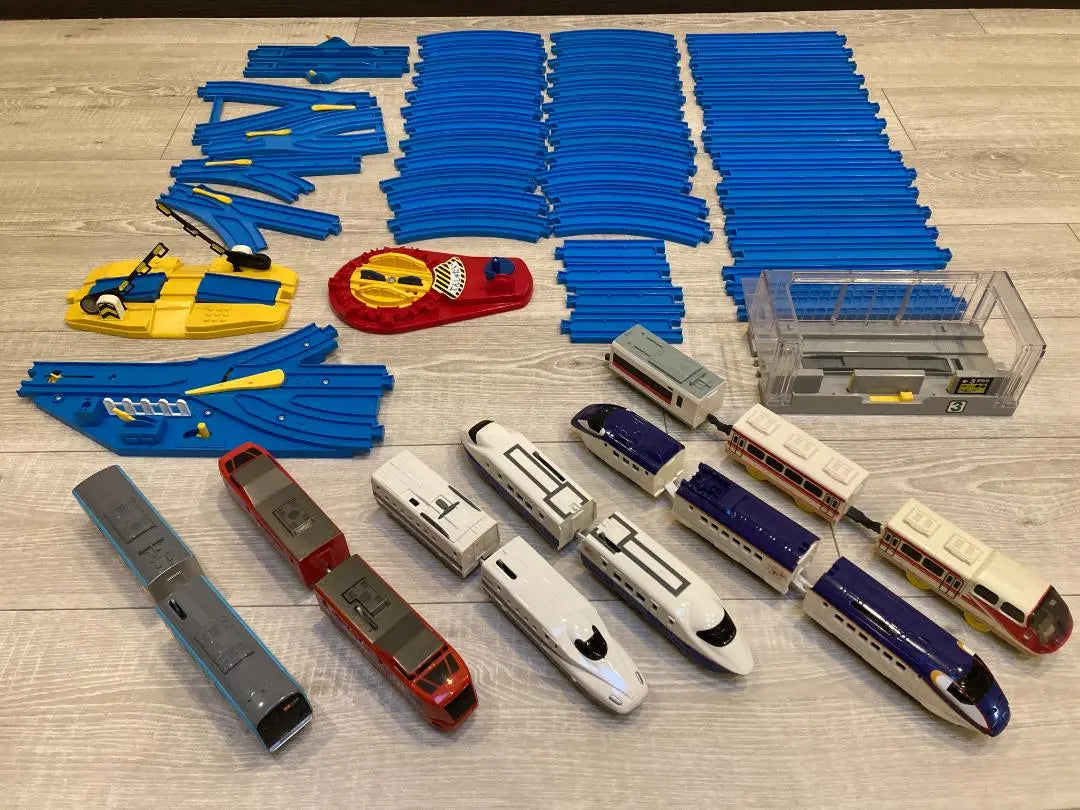 Plarail, bulk sale (4 motor cars, 1 sound car, many rails)