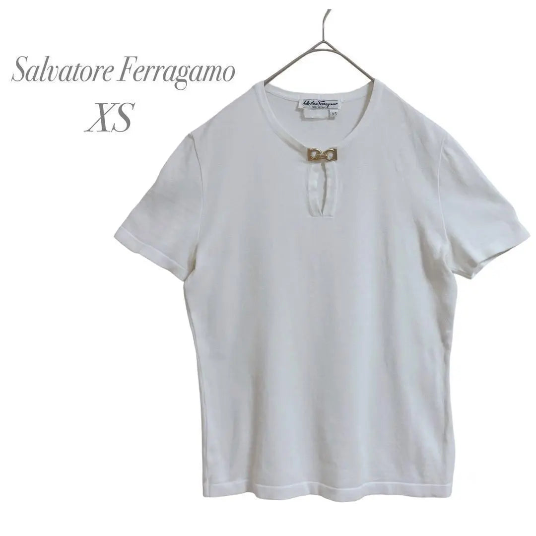 [Salvatore Ferragamo] Short-sleeved knit Gancini Metal fittings White Crew neck