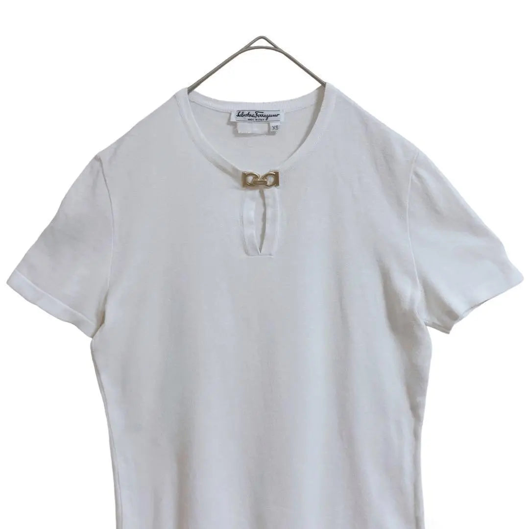 [Salvatore Ferragamo] Short-sleeved knit Gancini Metal fittings White Crew neck