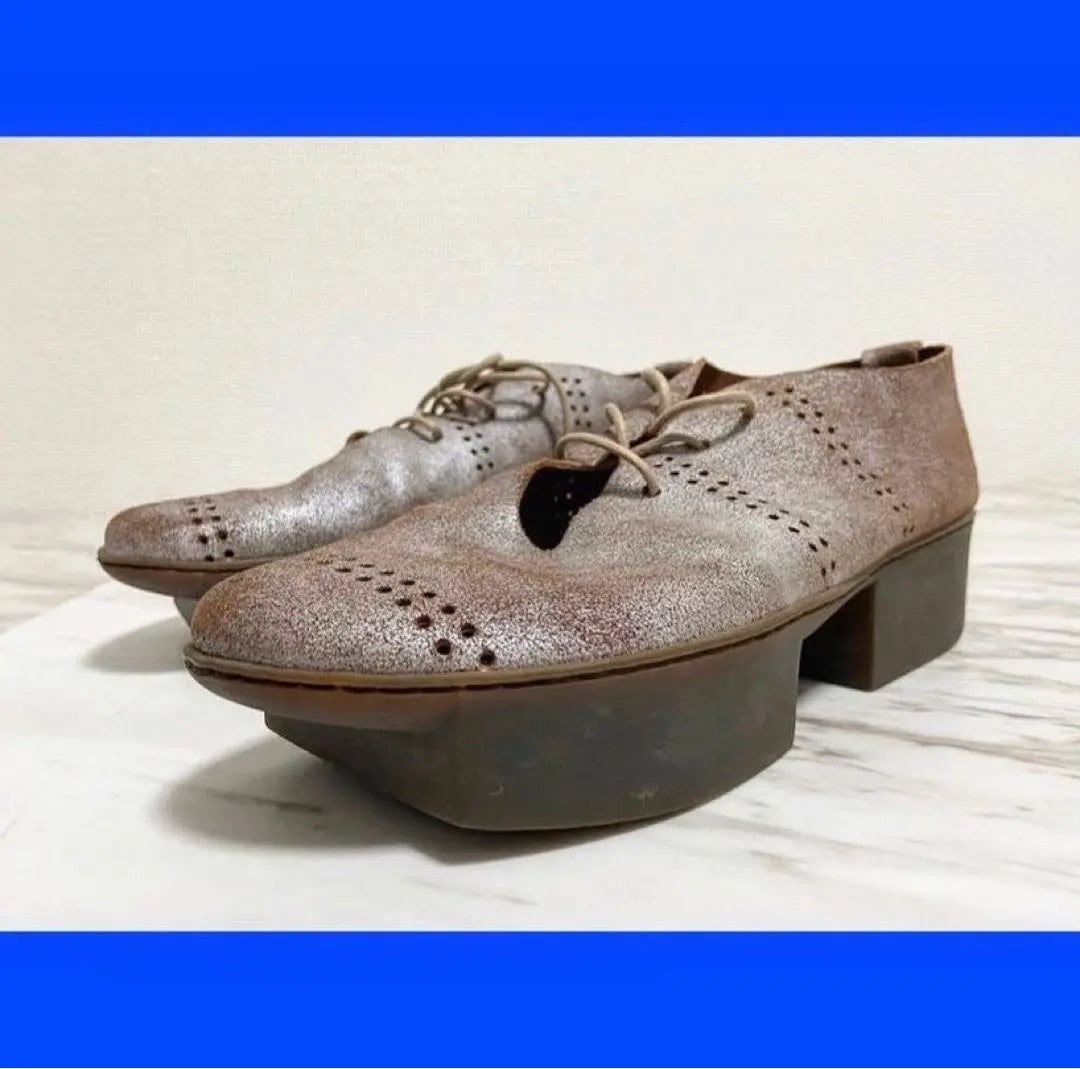 A rare item "Two-gloss" vintage trippen silver leather shoes