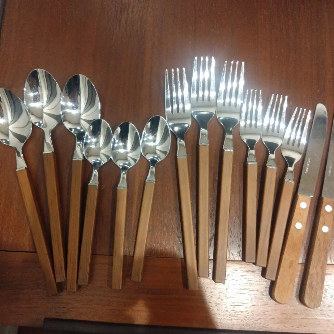 Cutlery set with wooden handle