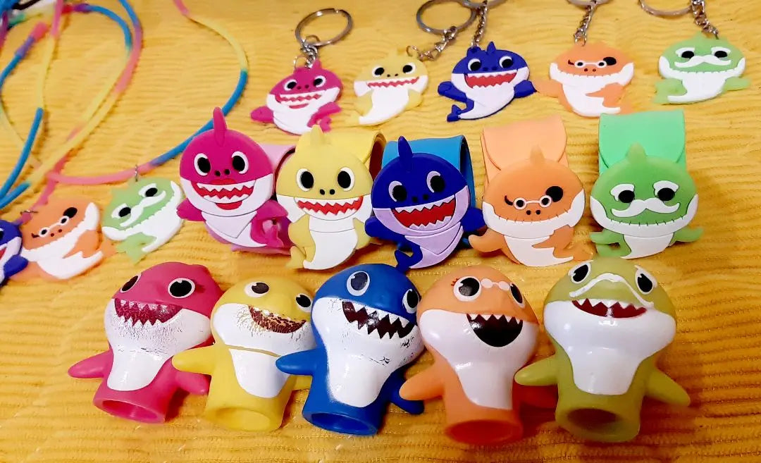 Baby Shark ●Baby Shark ●Set ●Finger Doll ●Keychain ●Necklace