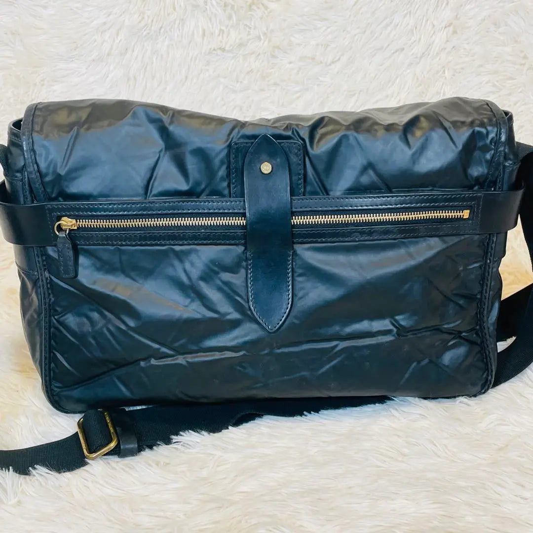 ★Bolso de hombro poco común del mundo de la caza Pase de batalla Accesorios de metal negro | ★希少 ハンティングワールド ショルダーバッグ バチューサーパス ブラック 金具