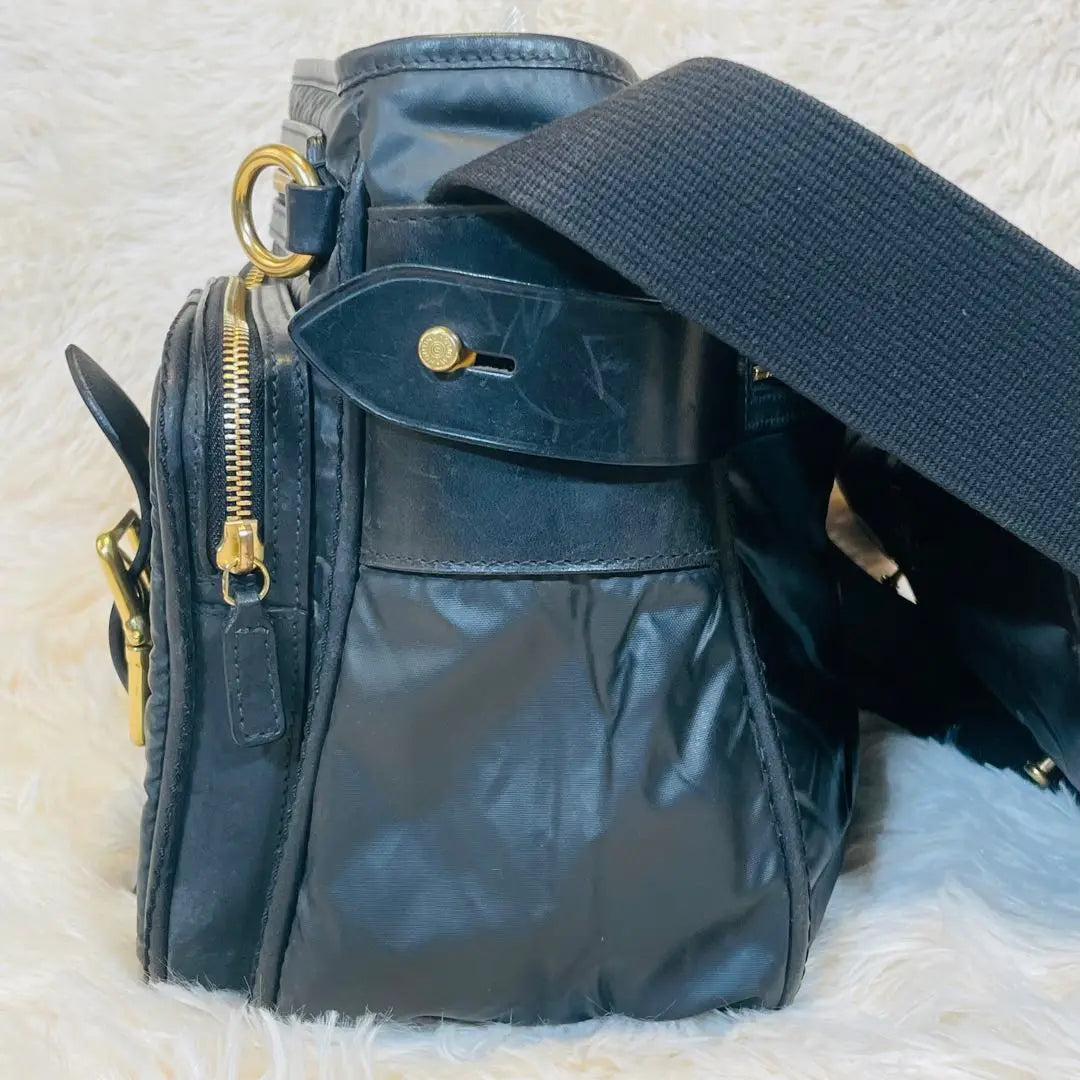 ★Bolso de hombro poco común del mundo de la caza Pase de batalla Accesorios de metal negro | ★希少 ハンティングワールド ショルダーバッグ バチューサーパス ブラック 金具