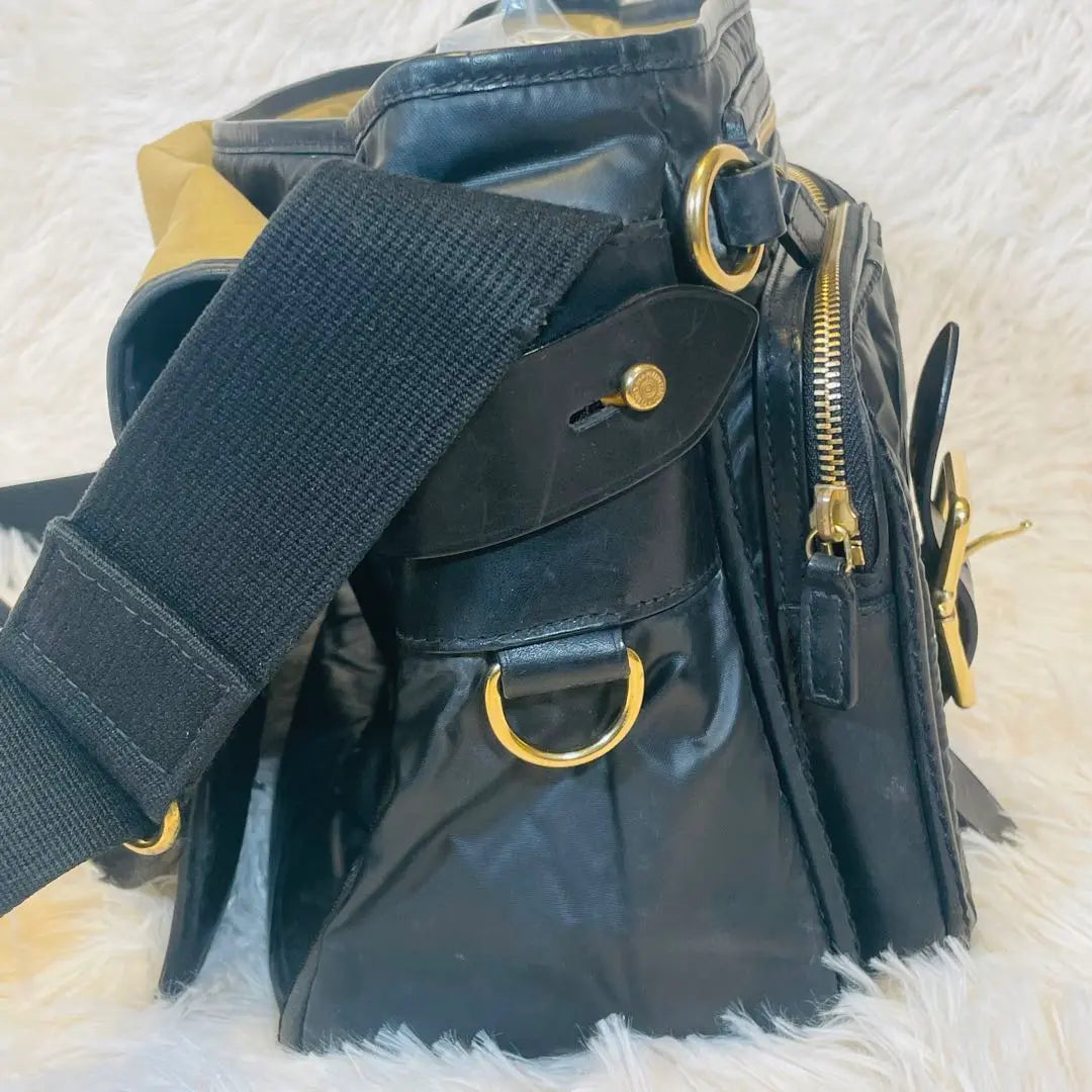 ★Bolso de hombro poco común del mundo de la caza Pase de batalla Accesorios de metal negro | ★希少 ハンティングワールド ショルダーバッグ バチューサーパス ブラック 金具