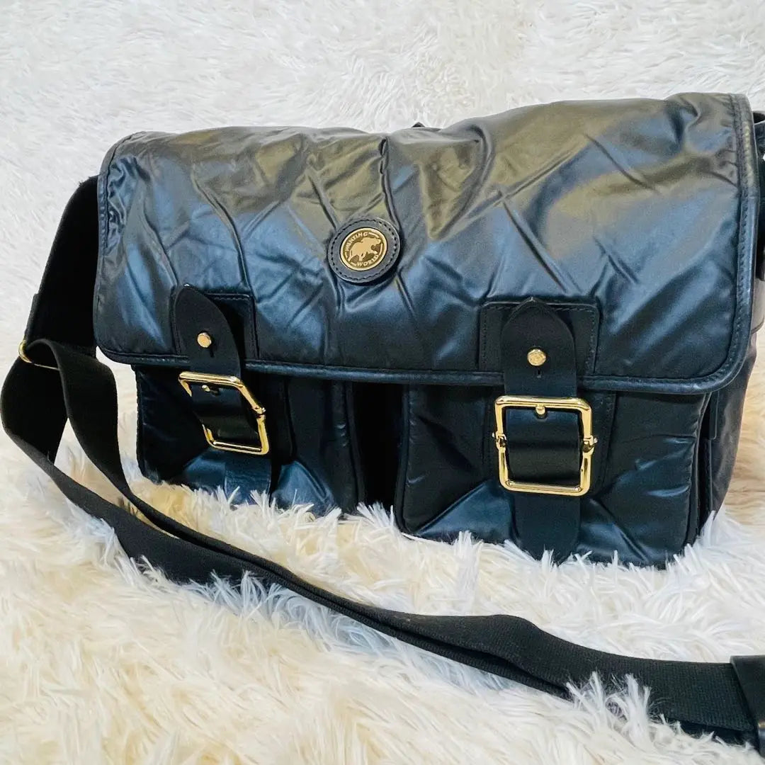 ★Bolso de hombro poco común del mundo de la caza Pase de batalla Accesorios de metal negro | ★希少 ハンティングワールド ショルダーバッグ バチューサーパス ブラック 金具