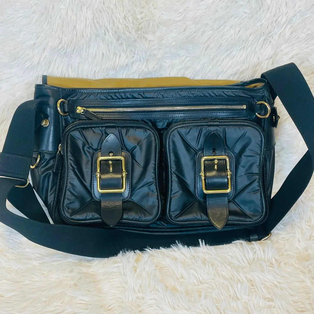 ★Bolso de hombro poco común del mundo de la caza Pase de batalla Accesorios de metal negro | ★希少 ハンティングワールド ショルダーバッグ バチューサーパス ブラック 金具