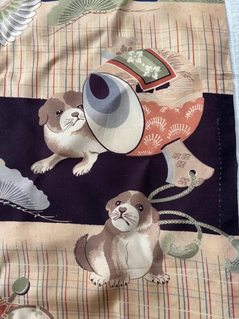 Old cloth, flat silk, dog and Japanese-style fabric, scraped 36x 85cm