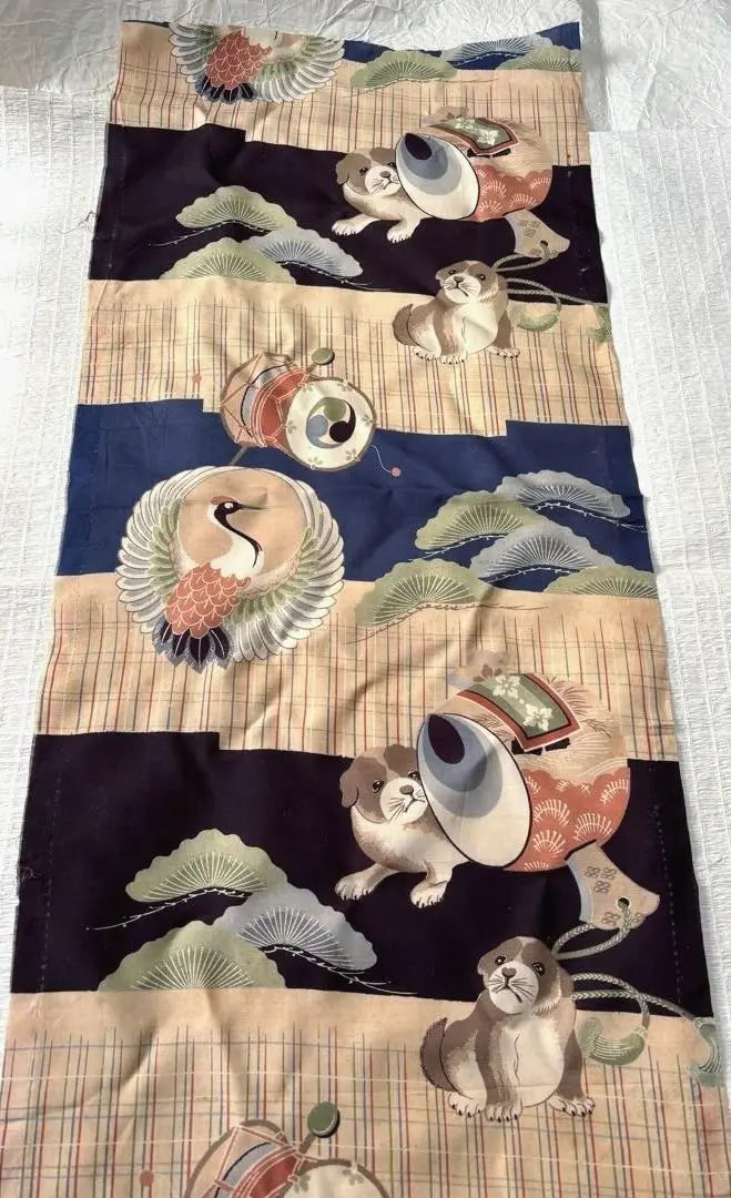 Old cloth, flat silk, dog and Japanese-style fabric, scraped 36x 85cm