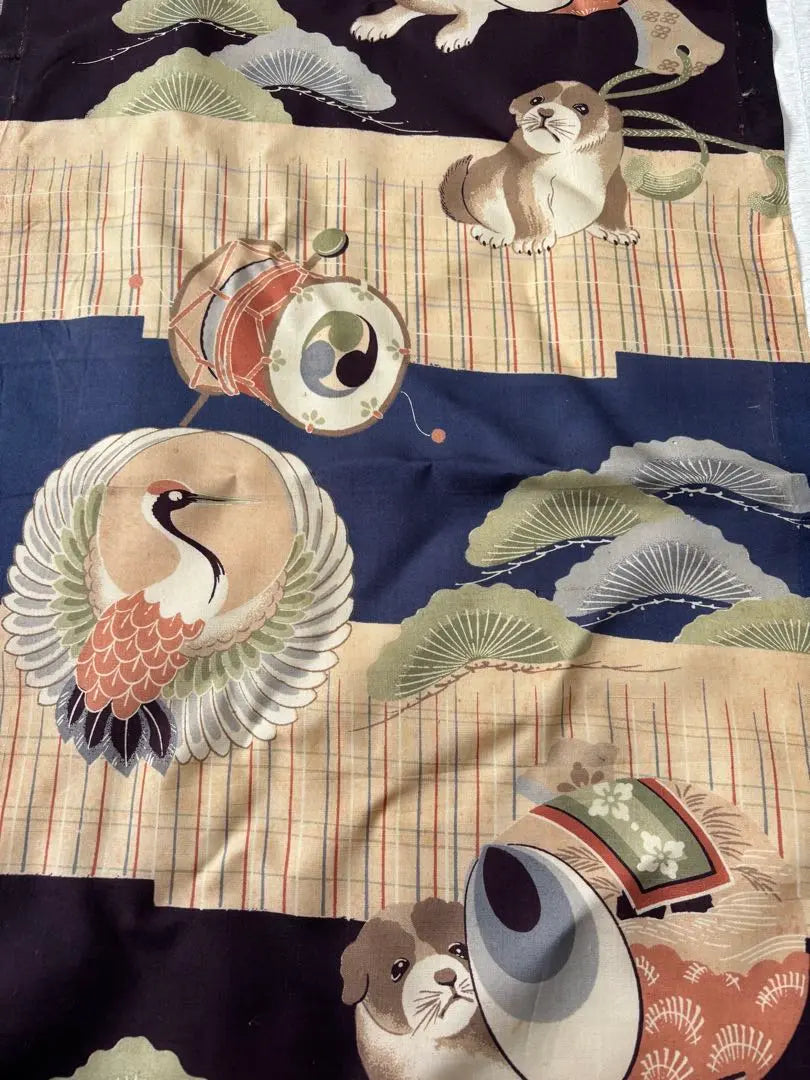 Old cloth, flat silk, dog and Japanese-style fabric, scraped 36x 85cm