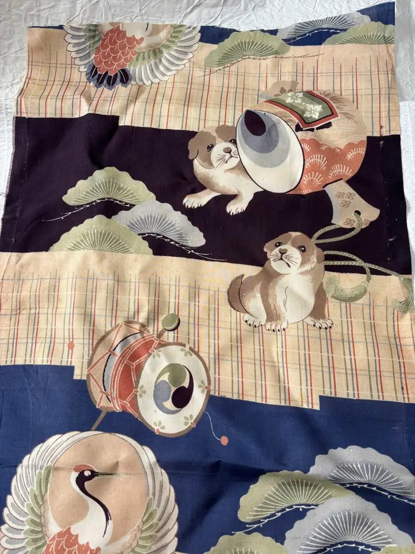 Old cloth, flat silk, dog and Japanese-style fabric, scraped 36x 85cm