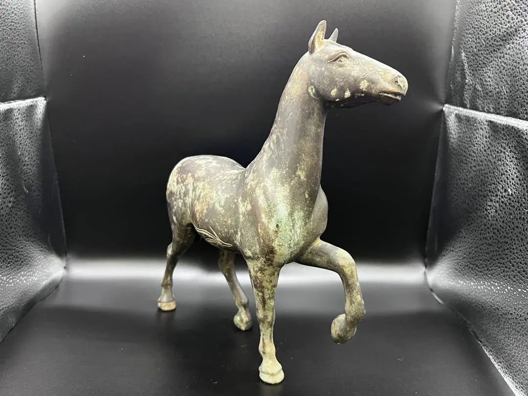 Escultura de caballo de bronce de aproximadamente 25 cm.