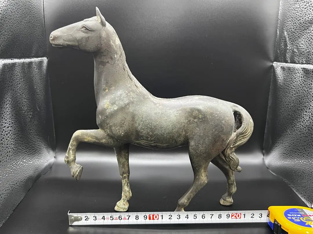 Escultura de caballo de bronce de aproximadamente 25 cm.