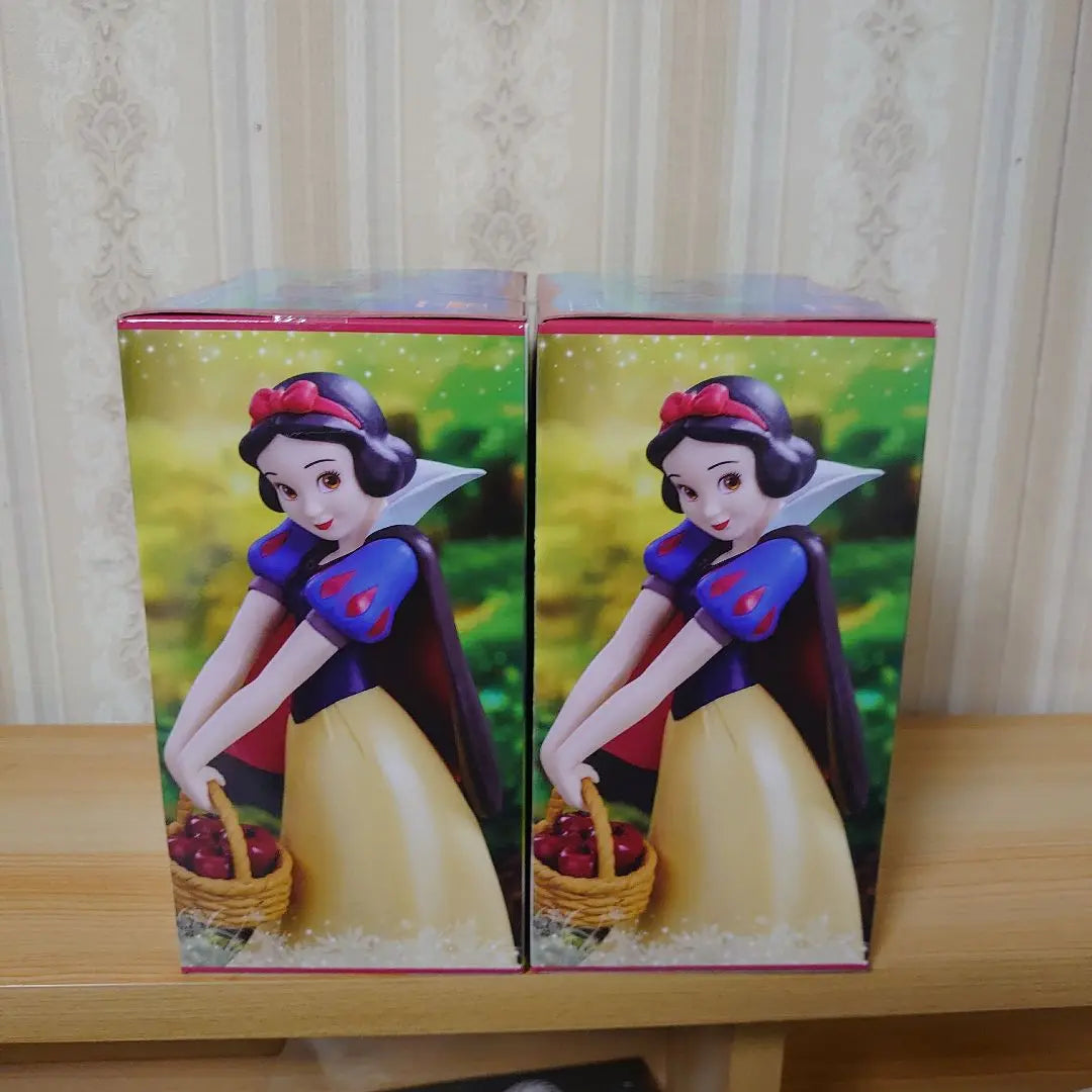 SEGA Snow White and the Seven Dwarf Figures Set of 2