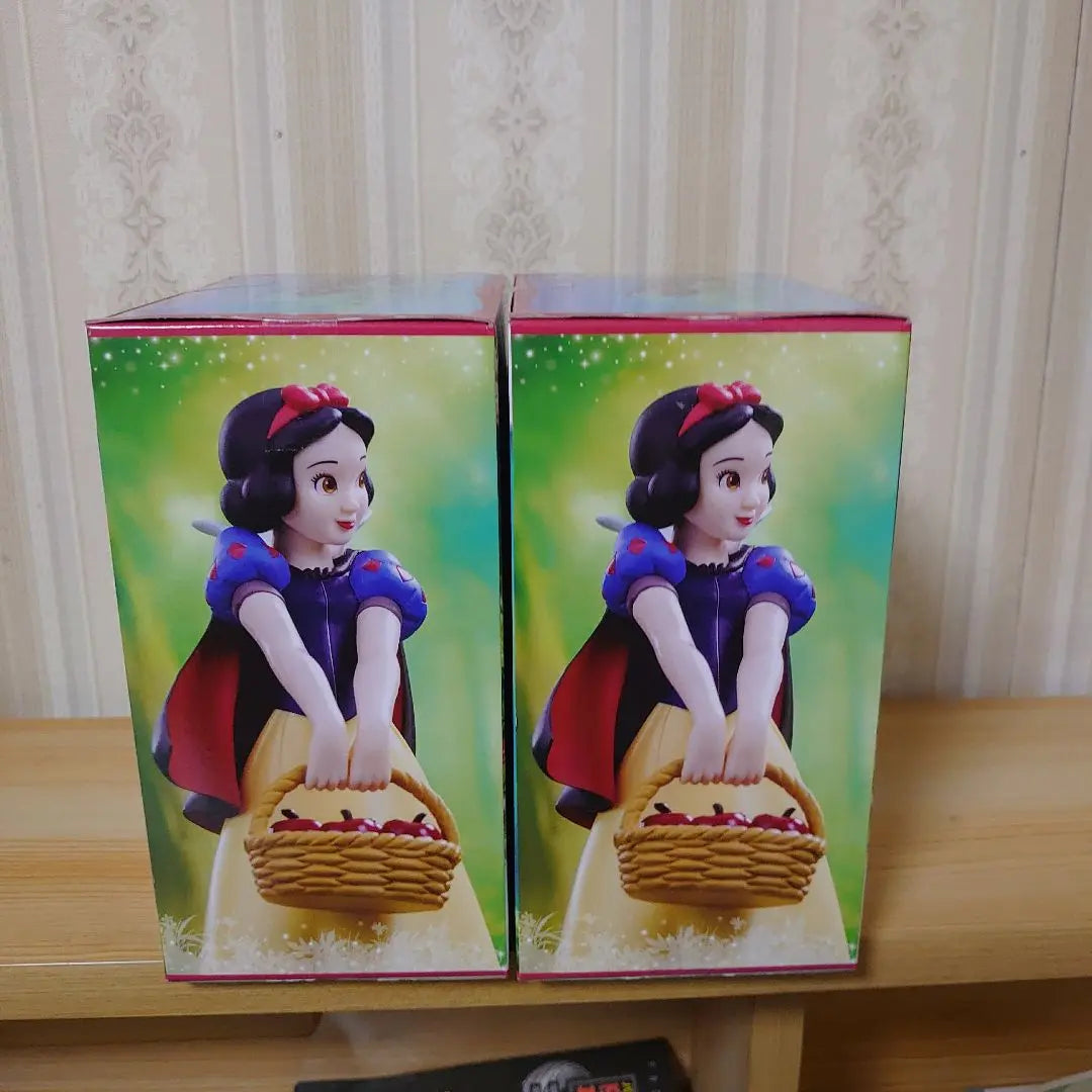 SEGA Snow White and the Seven Dwarf Figures Set of 2