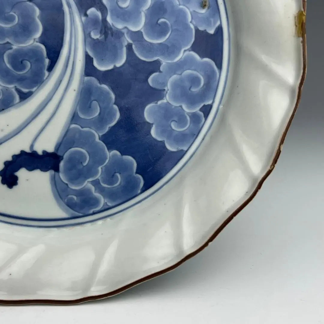 Ai Kutani, ancient Imari, dyed and woven, unryu pattern, flower plate, 1650-1660s