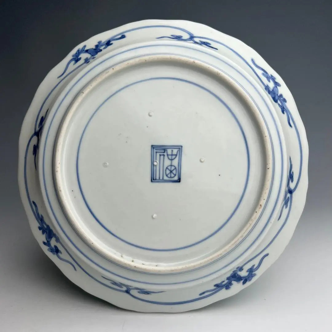 Ai Kutani, ancient Imari, dyed and woven, unryu pattern, flower plate, 1650-1660s