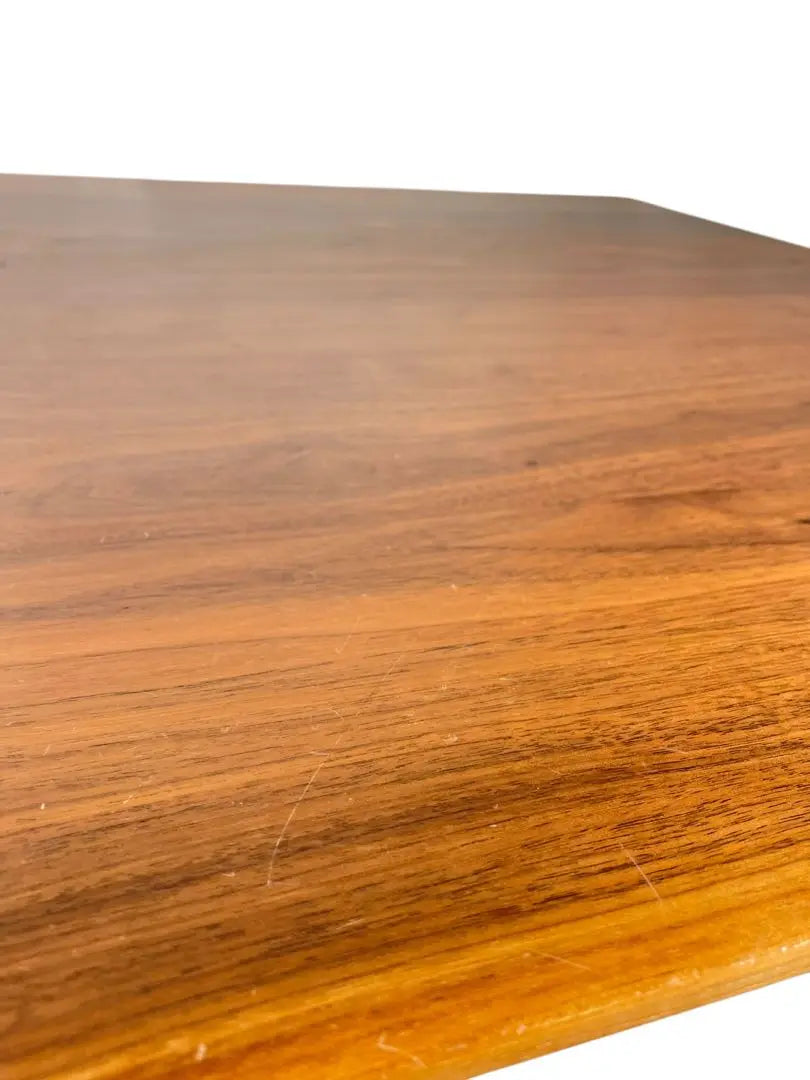 Mesa de comedor de madera natural de nogal Karimoku HR490