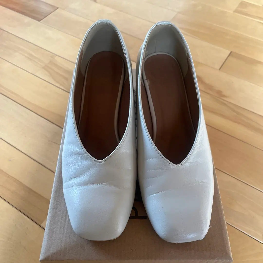 Ivory women's pumps