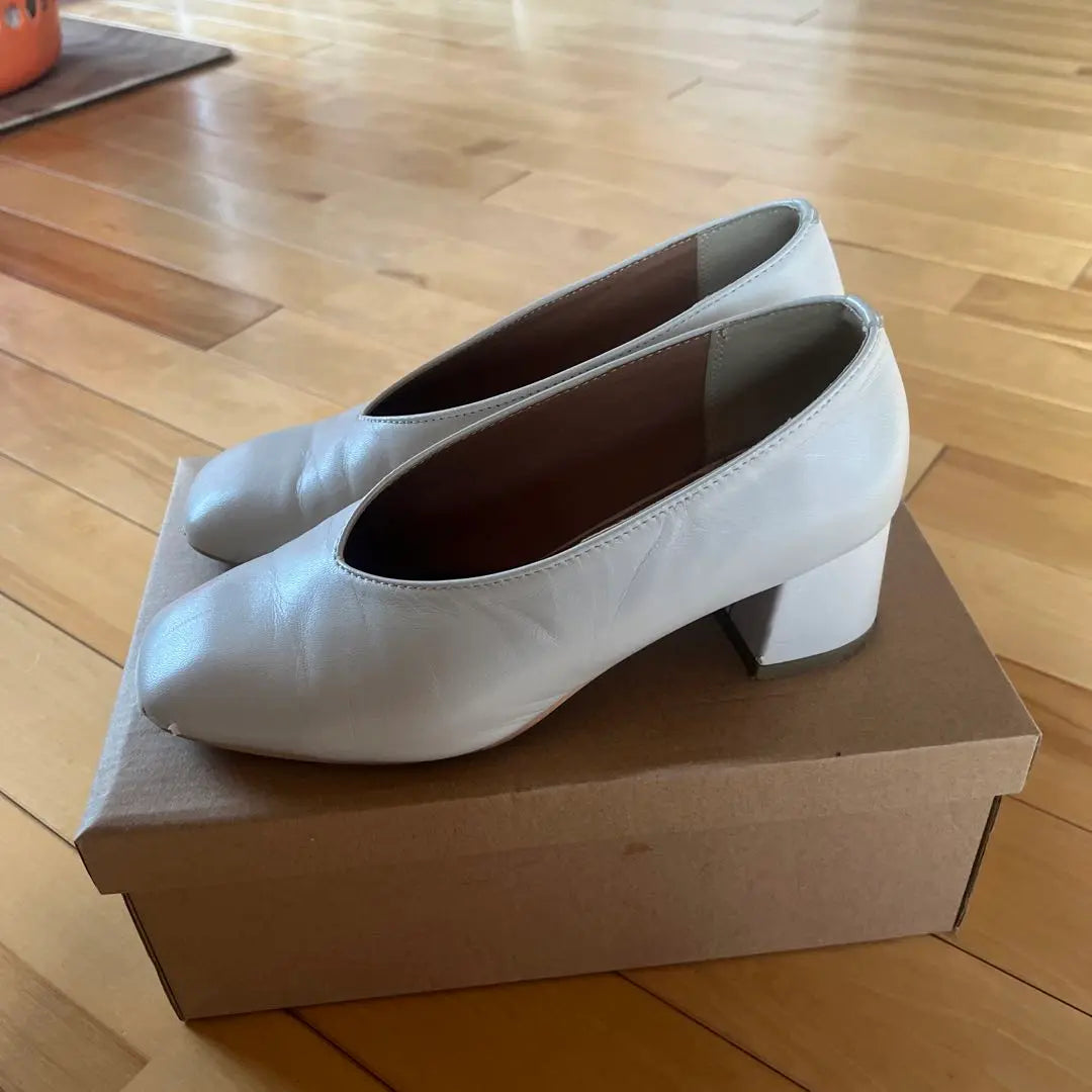 Ivory women's pumps