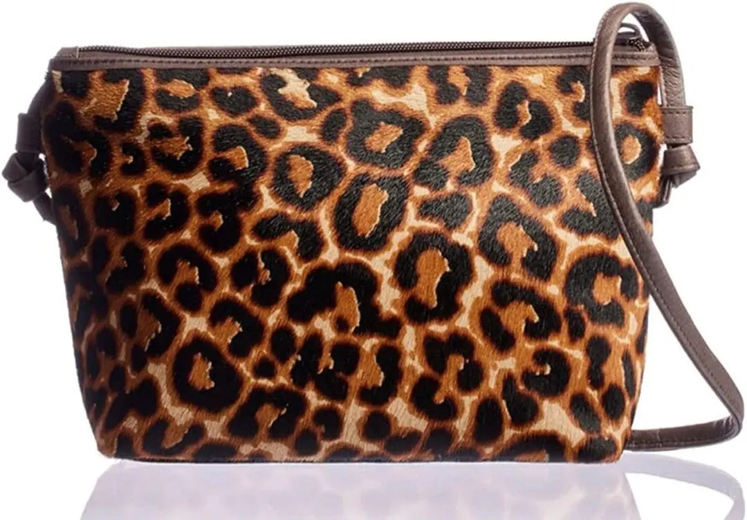 ❤Italian-made harako leather❣A stylish and celebrity-like animal pattern♪❤Pochette