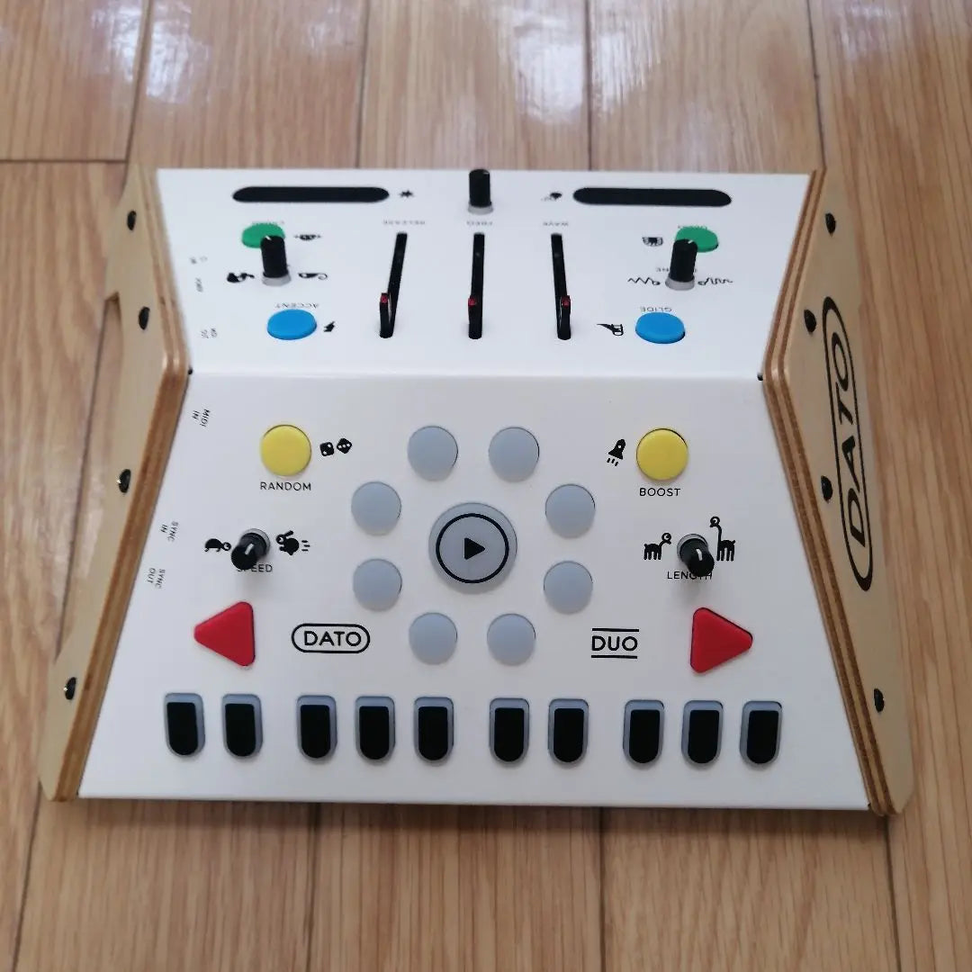 DATo DUO Synthesizer White