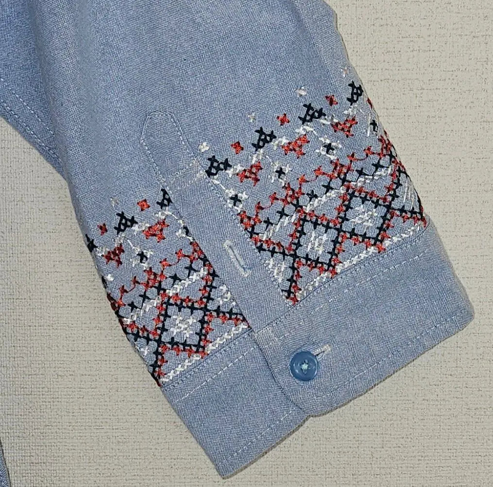 Quash 3/4 sleeve shirt L size light blue embroidery design