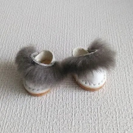 [Sale item] Celia doll shoes (white) with grey fur