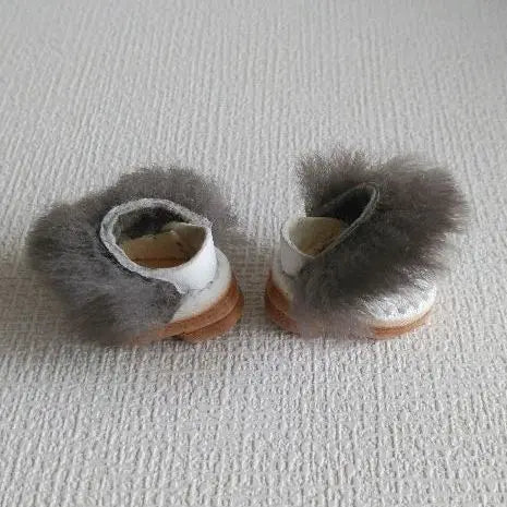 [Sale item] Celia doll shoes (white) with grey fur