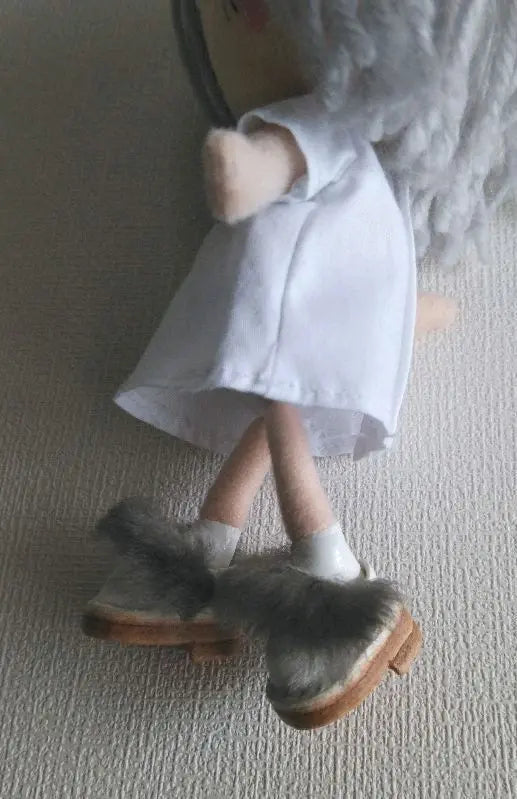 [Sale item] Celia doll shoes (white) with grey fur