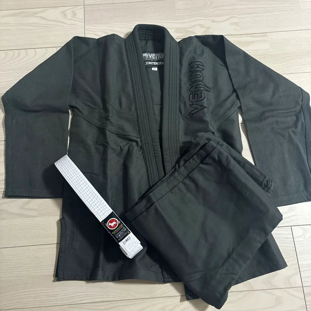 Gi de Jiu-Jitsu VENUM Khaki (Talla A1) *Cinturón blanco incluido