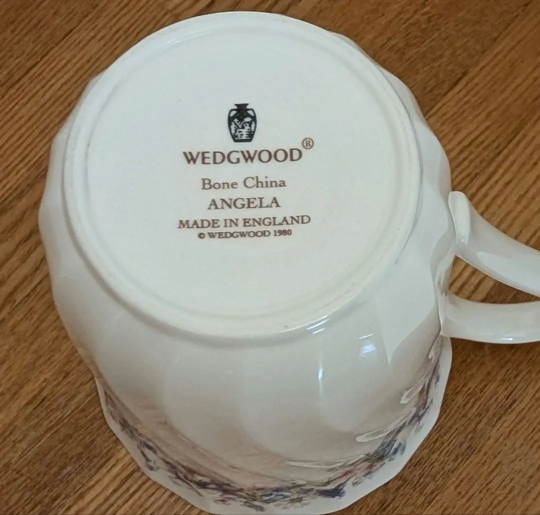 ◇ Wedgwood * Angela Mug Black Vase ◇