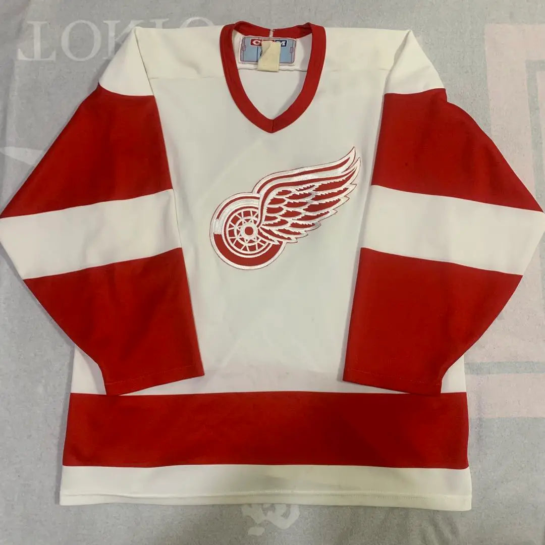 Rare item from the time KANYE WEST Kanye wear RED WINGS hockey shirt