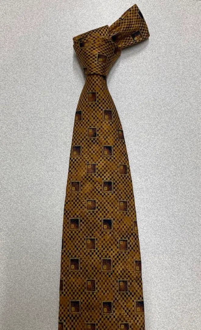 Beautiful condition Brioni tie 3-30 belt suit shirt