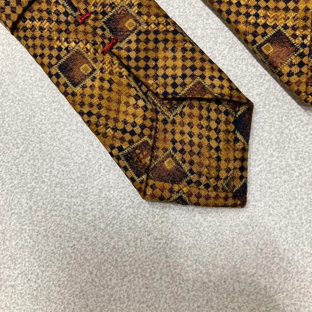 Beautiful condition Brioni tie 3-30 belt suit shirt