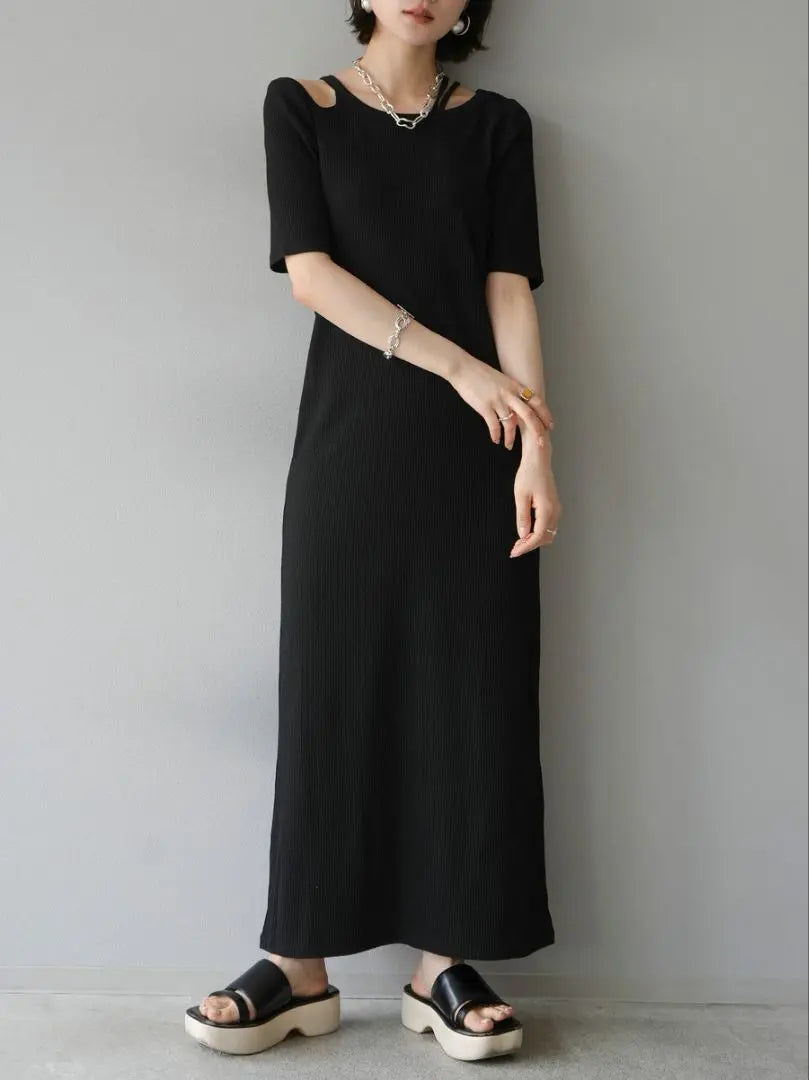 New product❣️New! Design neck half sleeve cut ribbed dress black