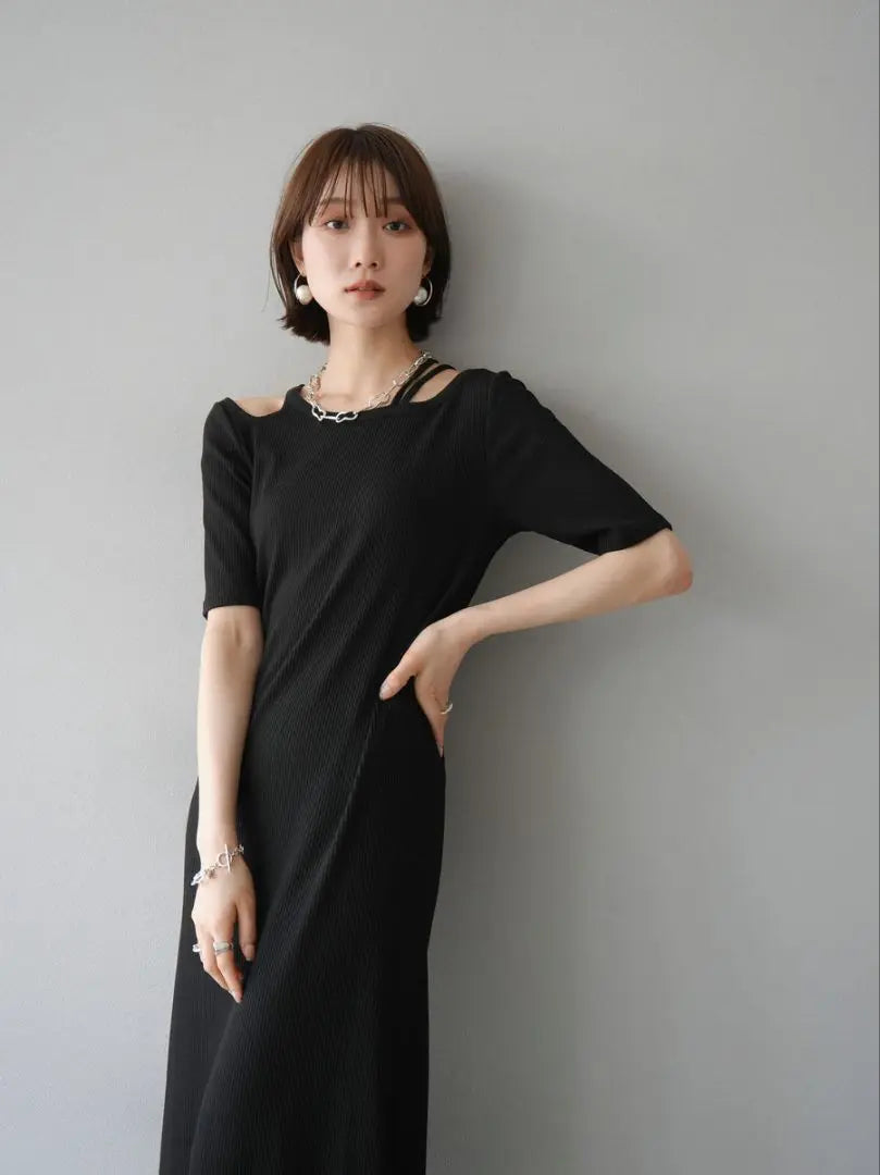 New product❣️New! Design neck half sleeve cut ribbed dress black