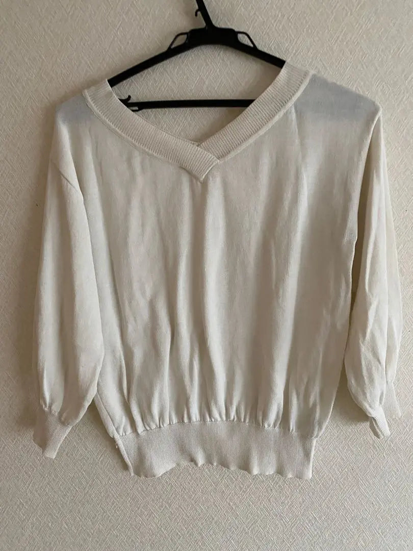 White V-neck knit sweater VIS