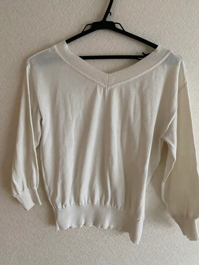 White V-neck knit sweater VIS