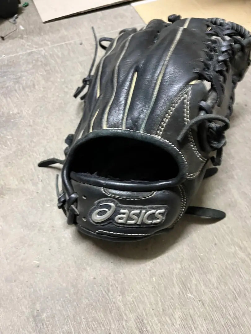 Asics soft gloves for outfield use