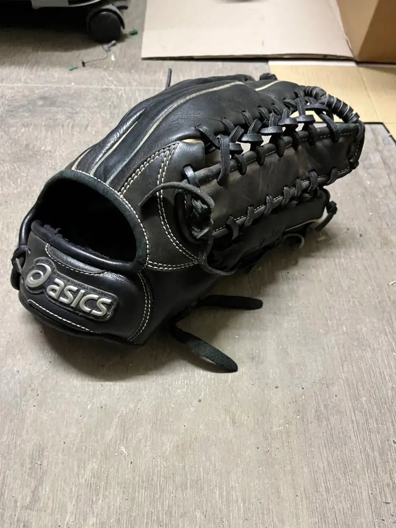 Asics soft gloves for outfield use